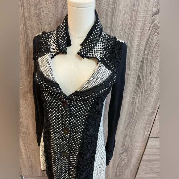 DOLCEZZA Black & White Knit Long Tunic Cardigan with awesome Ruffled Collar! - Picture 2 of 12